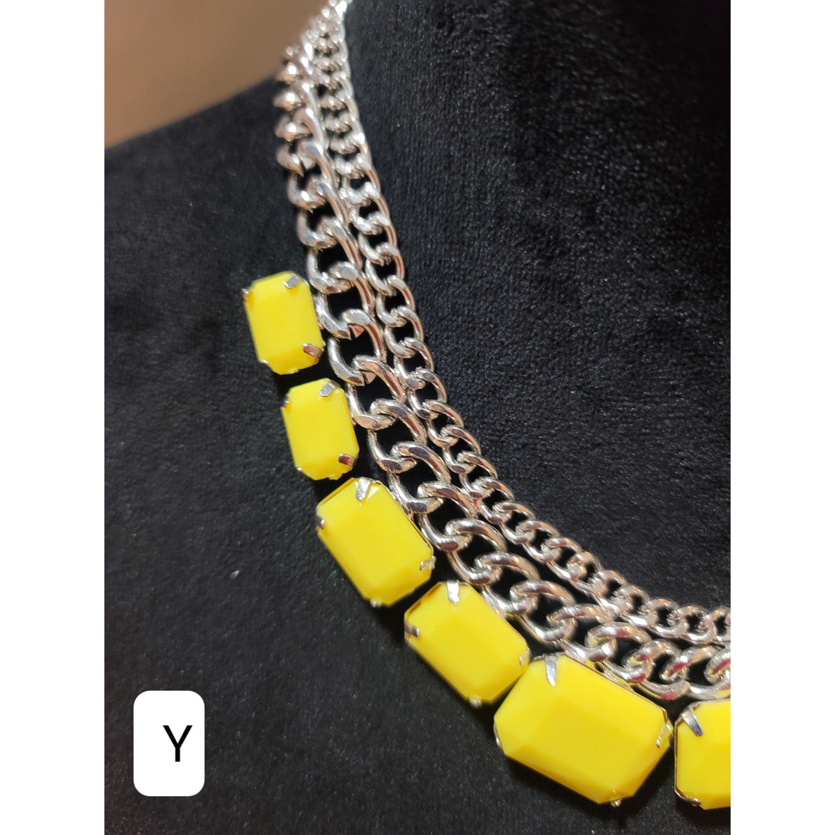 Women's Silver Chain Necklace With Yellow Gemstones And Lobster Clasps Lock