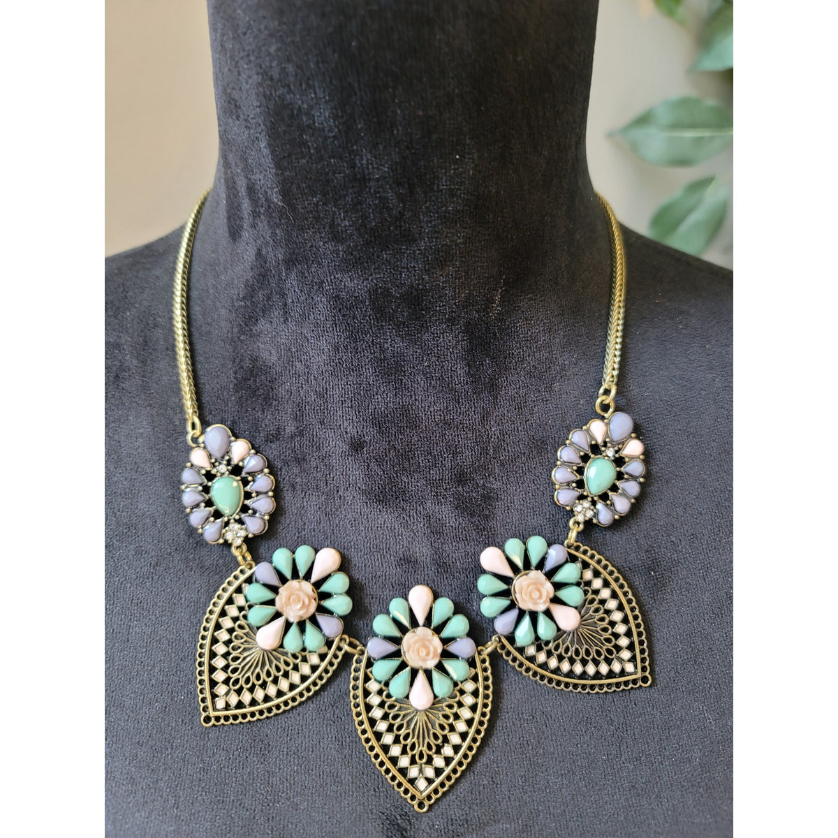 Women's Floral Statement Necklace With Lobster Clasp Lock And Gold Chain Design