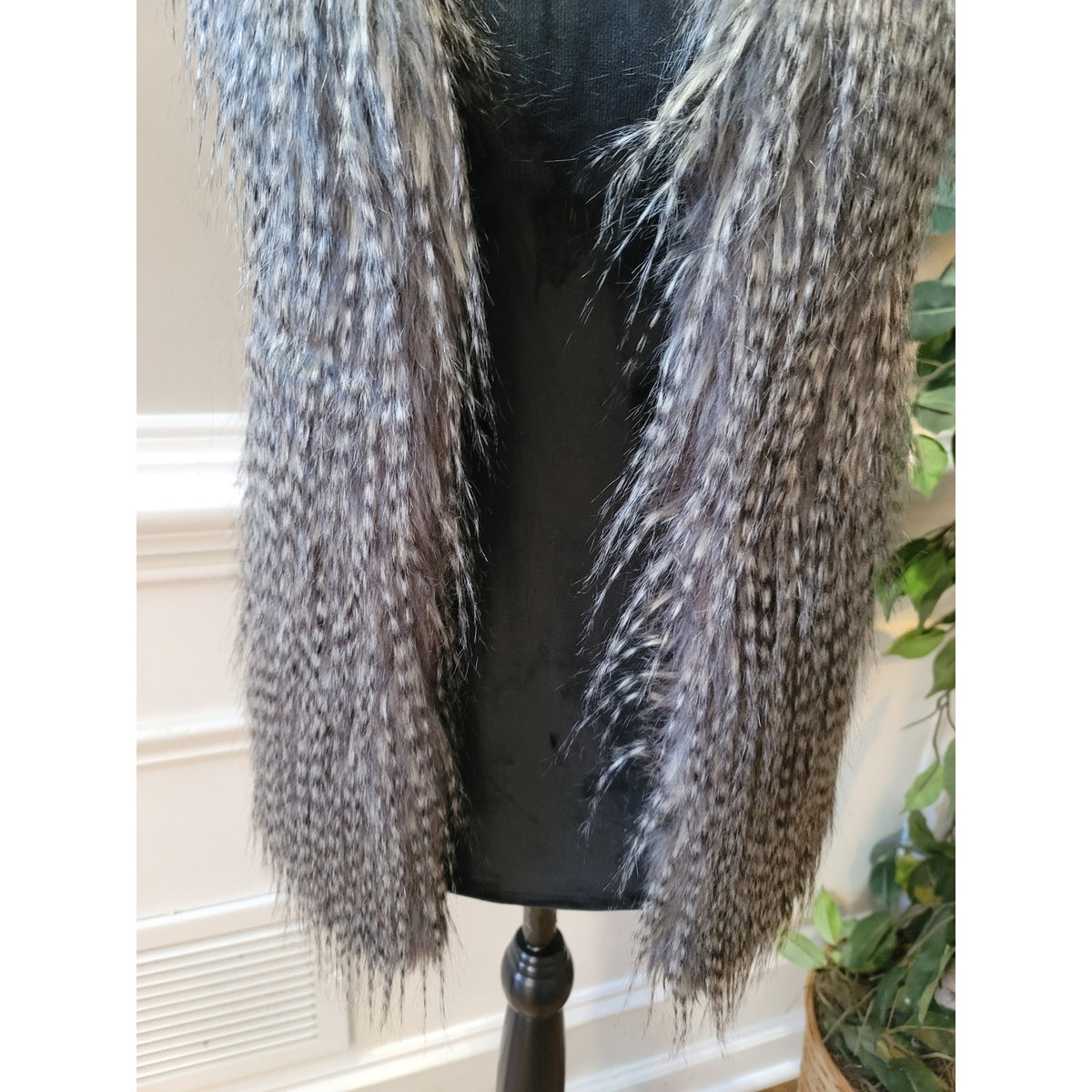 New Directions Faux Fur Vest Women's Large Gray Ribbed Open Front Sleeveless