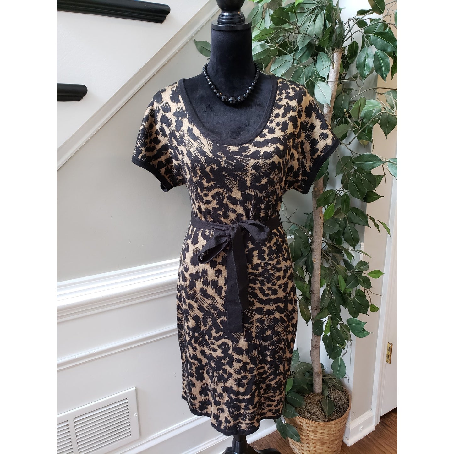 Calvin Klein Sweater Dress Womens Medium Black Animal Print Dolman Sleeve Belted