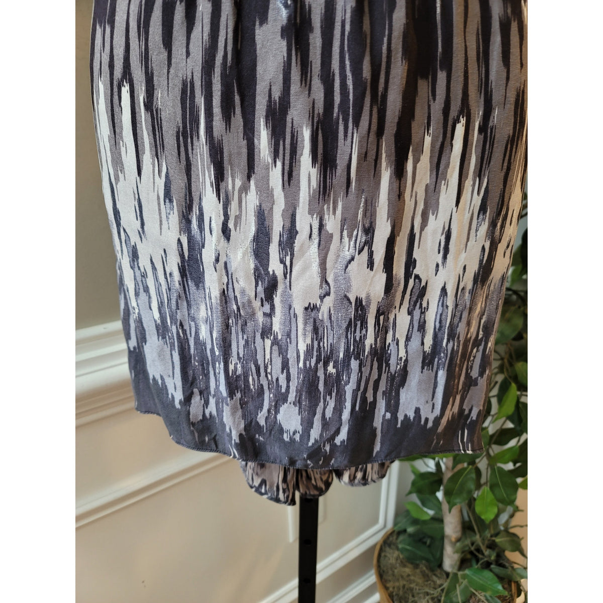 Express Dress Women S-P Black White Printed V Neck Short Sleeve Casual