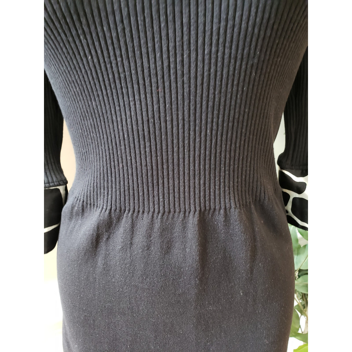 INC Women's Dress Size M Black Knit Contrast Collar Cuff Giraffe Print