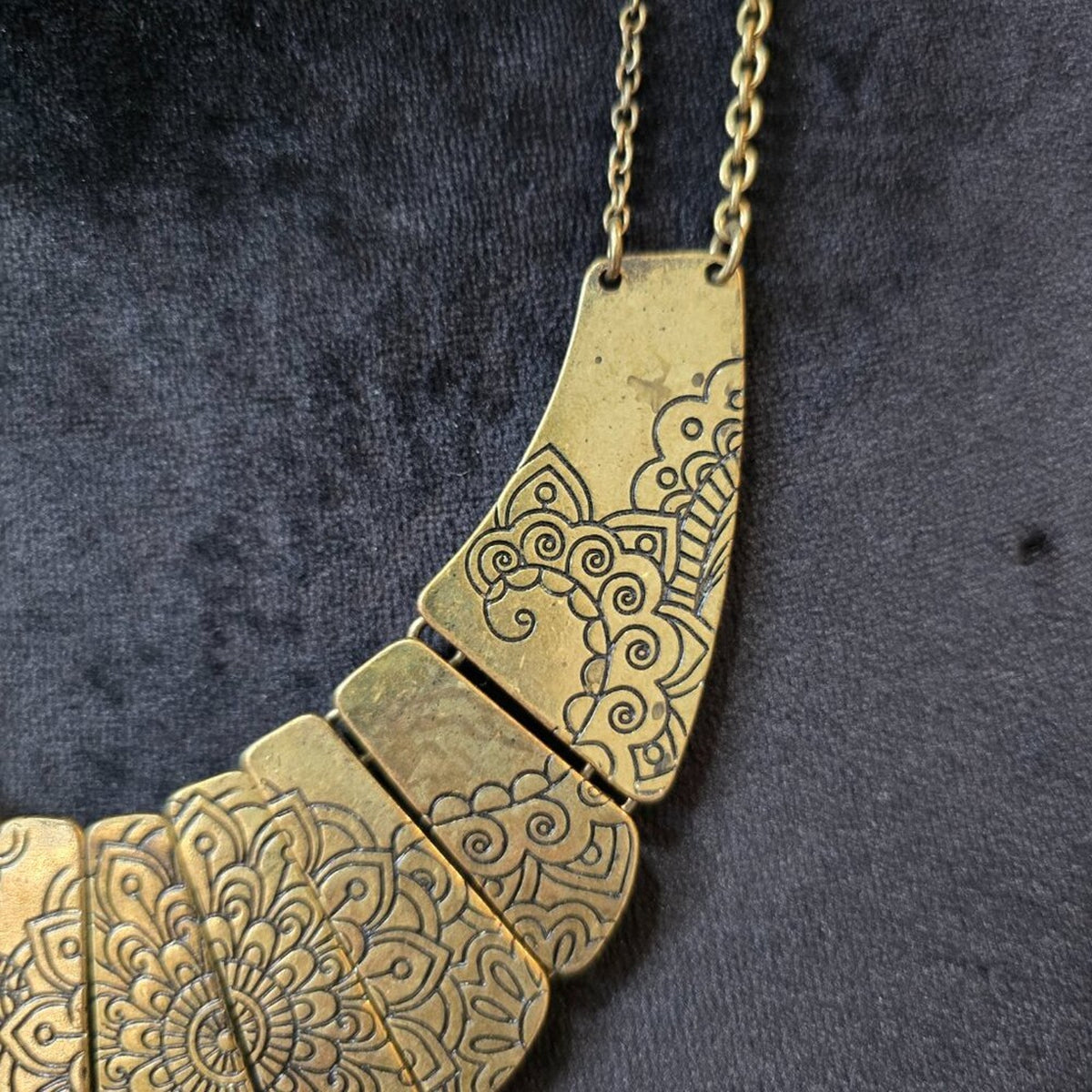 Vintage Womens Bronze Imitation Double Chained Bib Statement Necklace w/ Lobster