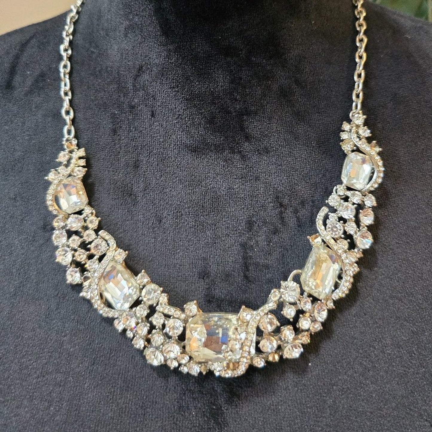 Women Clear Crystal Stone & Beaded Silver Tone Chain Necklace with Lobster Clasp