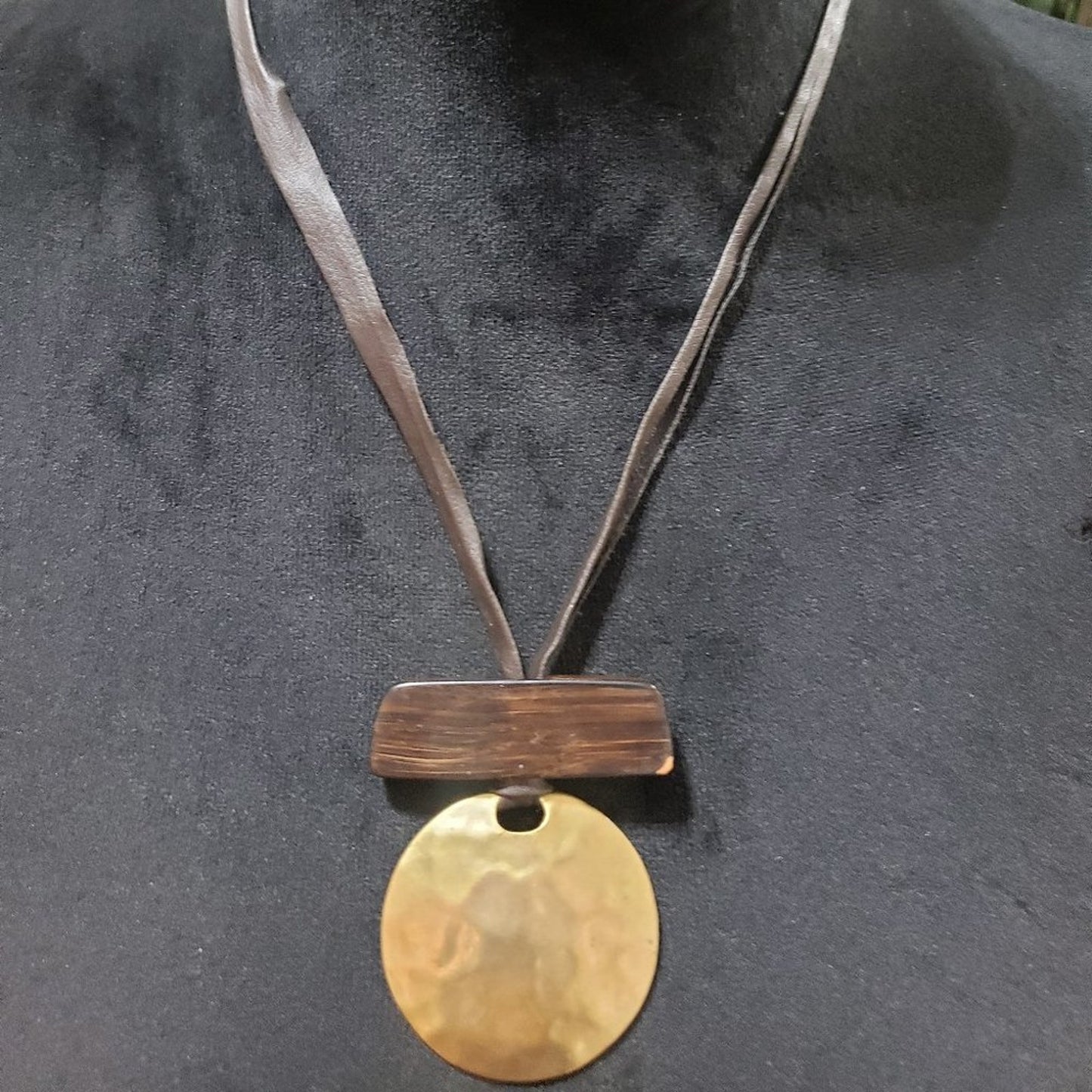 Women Fashion Boho Style Gold Tone Textured Large Circle Pendant Collar Necklace