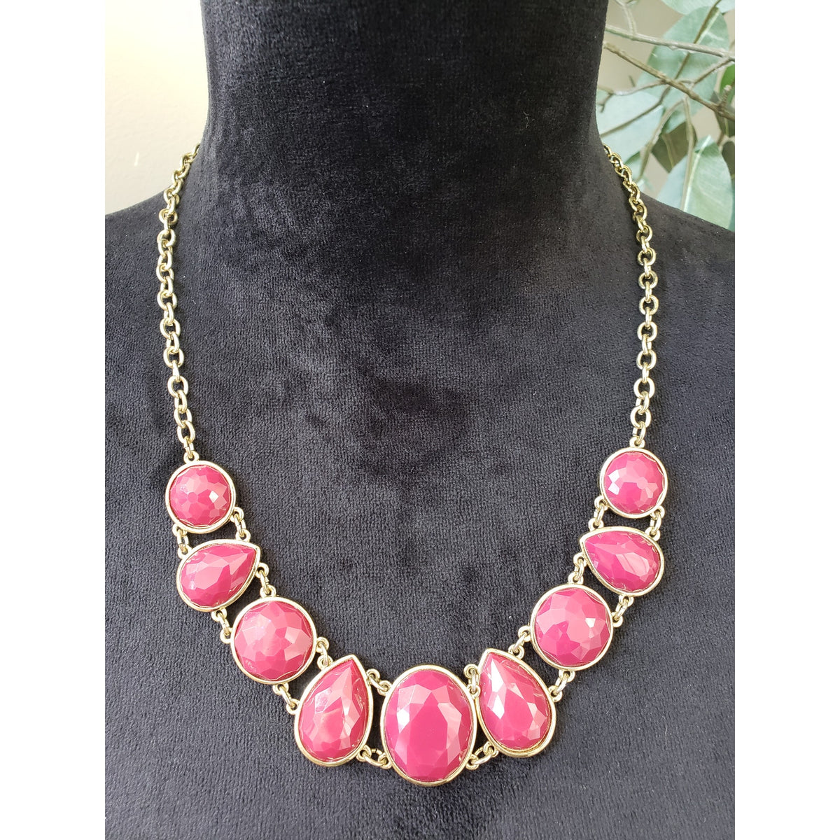 Womens Gold Plated Faceted Round Teardrop Pink Acrylic Beaded Statement Necklace