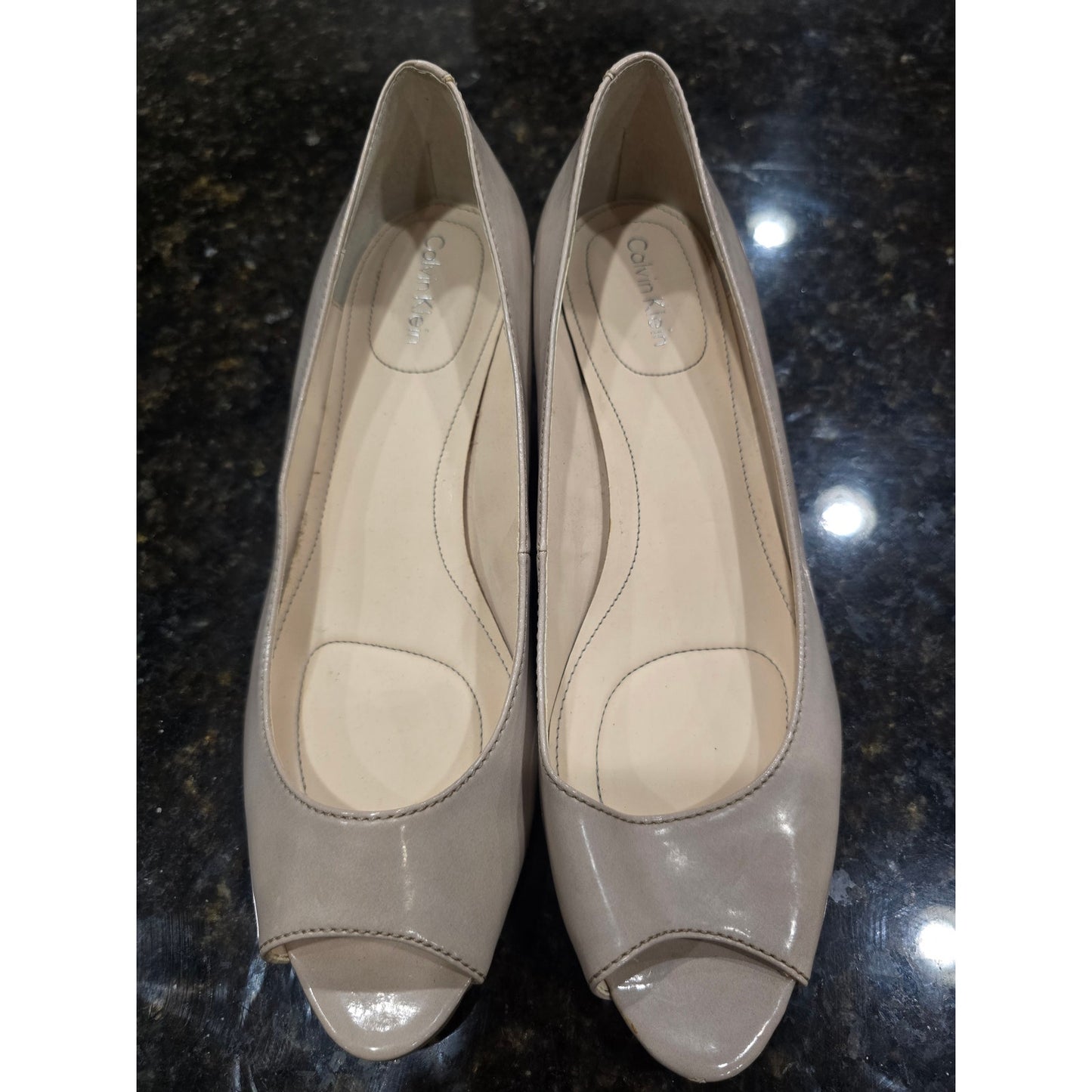 Calvin Klein Peep Toe Wedge Pumps Women's 7.5M Beige Patent Leather Comfort Heel