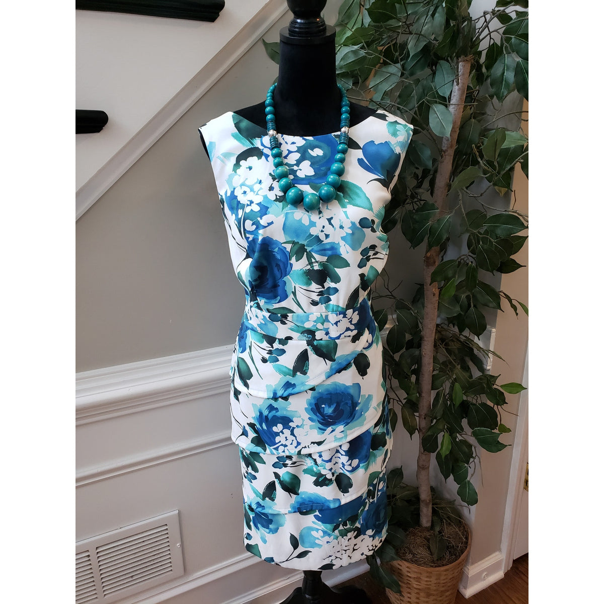 Dressbarn Sheath Dress Women’s 16 Blue & White Floral Stretch Ruffle Back Zip