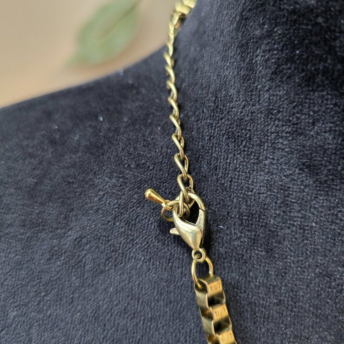 Women Yellow & Clear Crystal Acrylic Pendant Statement Necklace w/ Lobster Clasp