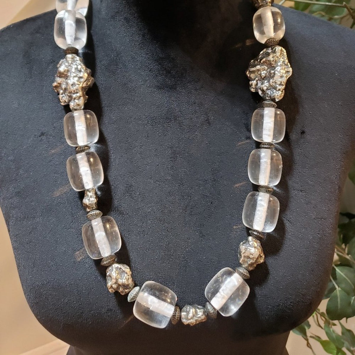 Women Heavy Fashion Crystal Clear Gemstones Statement  Necklace with ToggleClasp