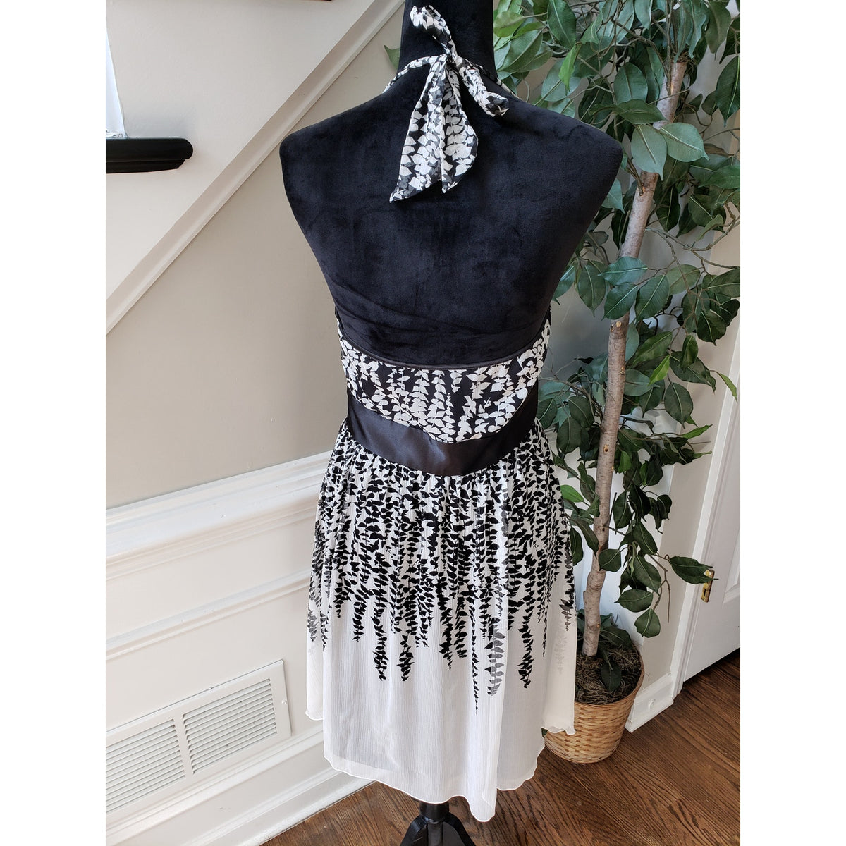 Express Sheath Dress Womens Medium White & Black Floral Silk Empire Waist Halter