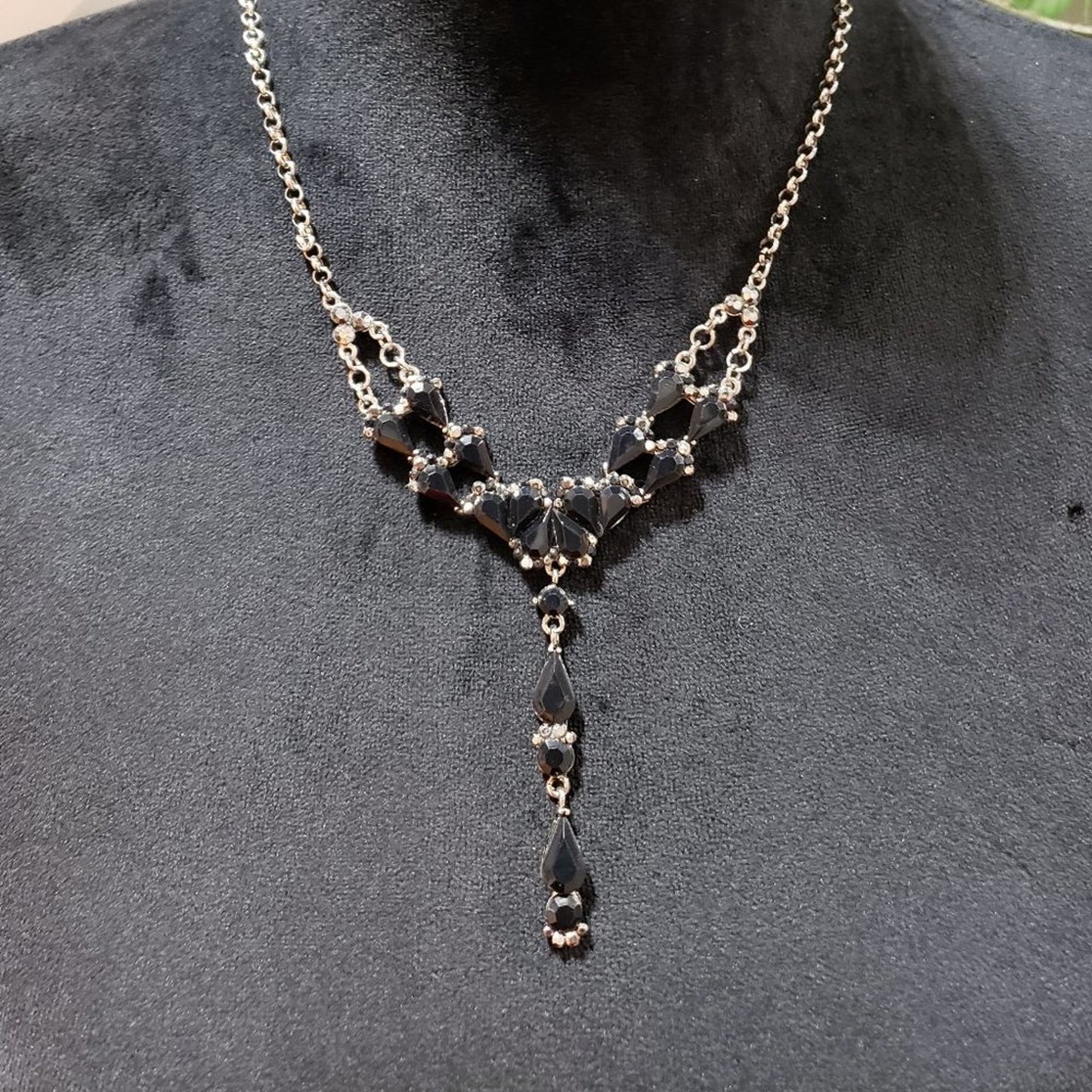 Womens Fashion Black Amethyst-Tone Chain Collar Necklace with Lobster Clasp
