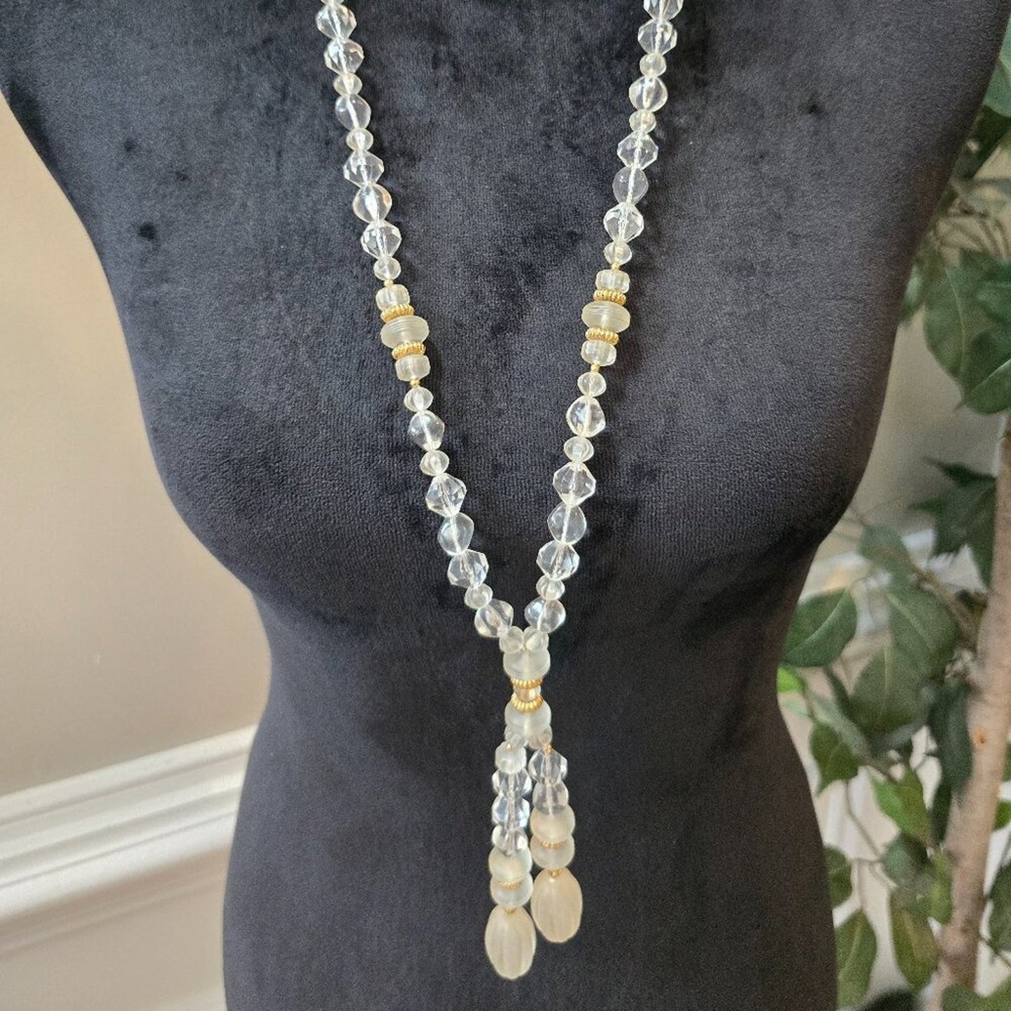 Vintage Womens Acrylic Frosted Clear Lucite Lariat Style Necklace with Lobster