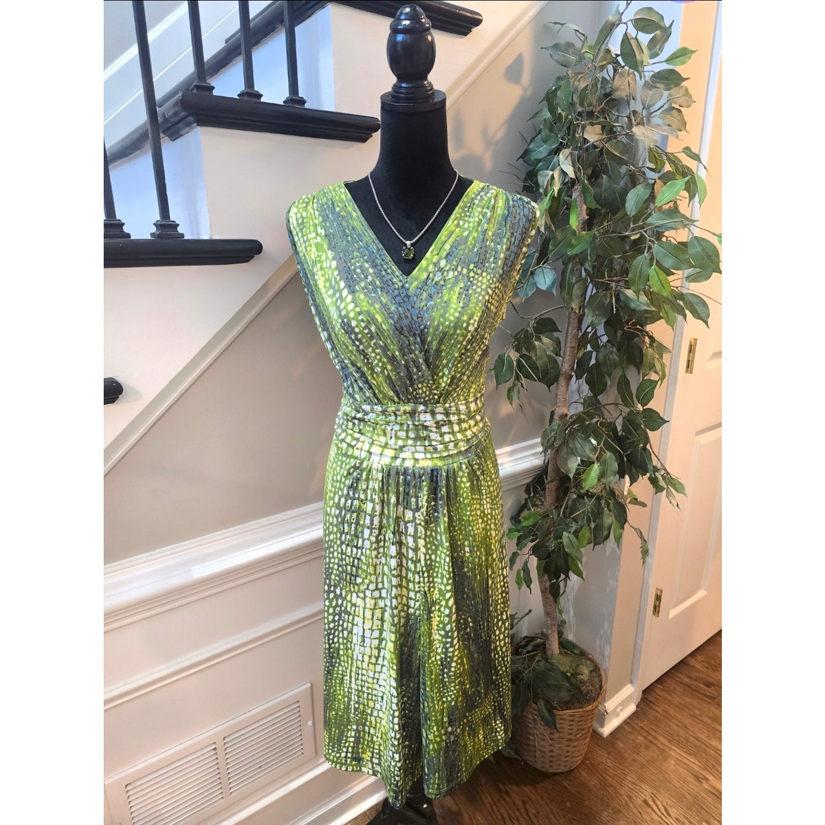 Jones New York A-Line Dress Women's Medium Green Geometric V-Neck Ruched Waist
