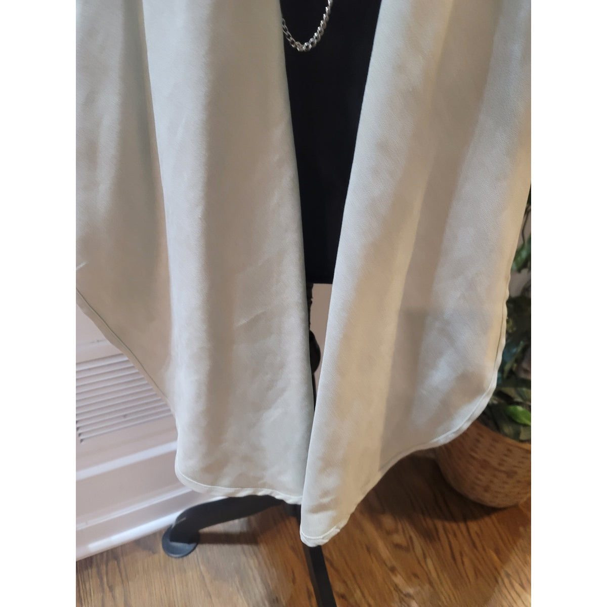 Chico's Cape Shawl Women's Size M Beige Open Front Sleeveless Exposed Seams