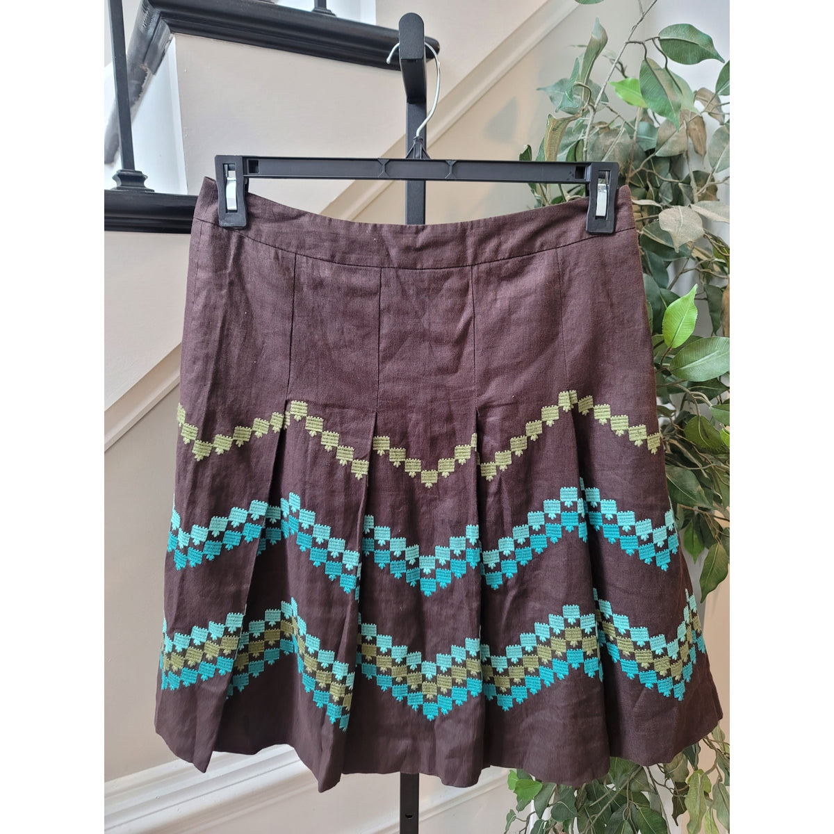 Loft Ann Taylor Mini Skirt Women's SZ 8P Brown Geometric Pleated Curved Hem