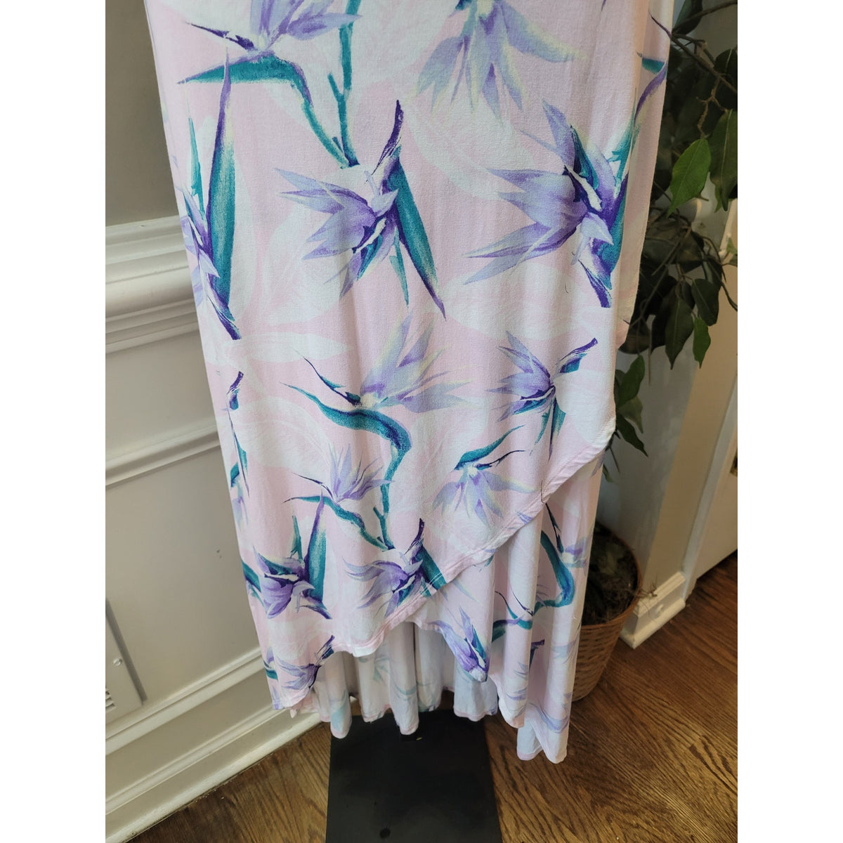 Forever 21 Maxi Dress Women's Size Medium White Blue V-Neck Short Sleeves