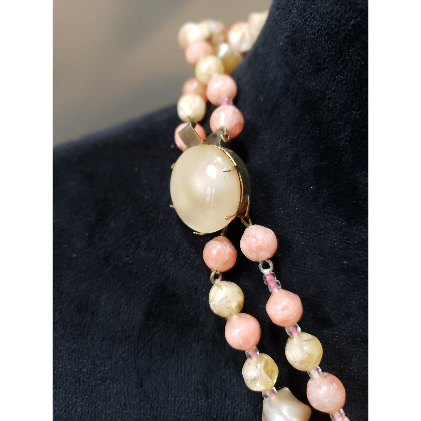 Women's Vintage Multi-Strand Beaded Necklace Carved Lucite & Shell Jewelry
