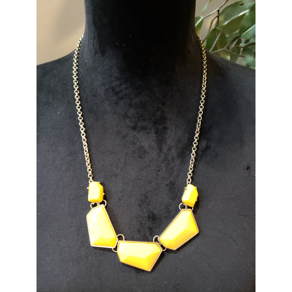 Women’s Yellow Geometric Statement Necklace Resin Bib Chunky Fashion Jewelry
