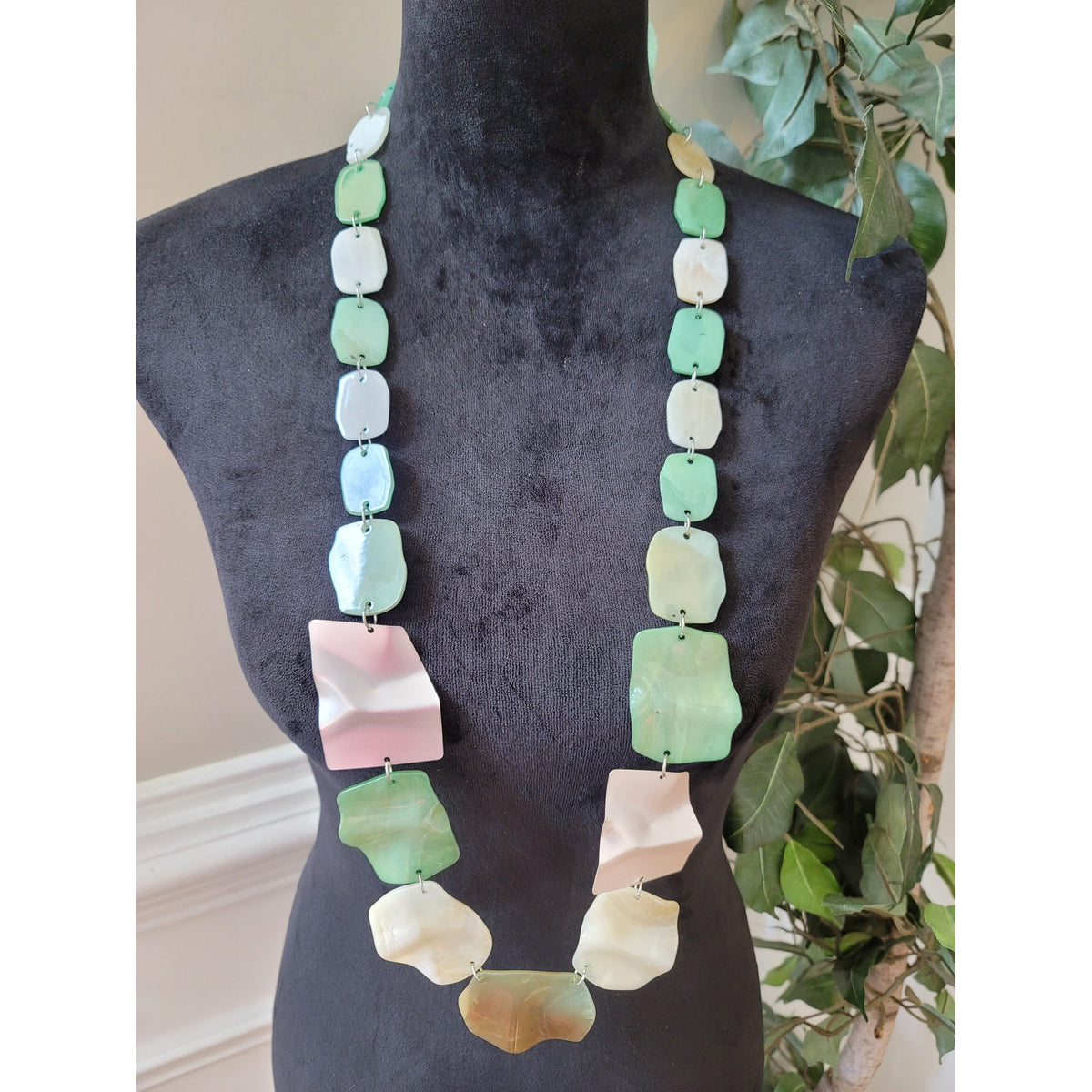 Women Green And Cream Statement Necklace With Adjustable Chain Link Lock Jewelry