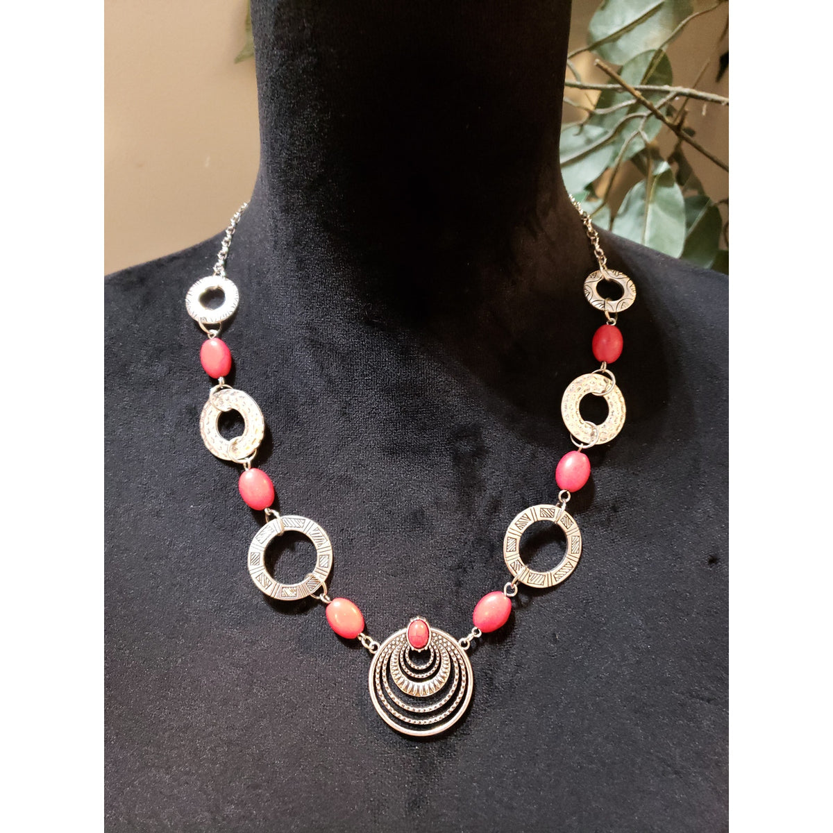 Womens Fashion Red Howlite Beads Crafted Encrusted Circle Discs Necklace Jewelry