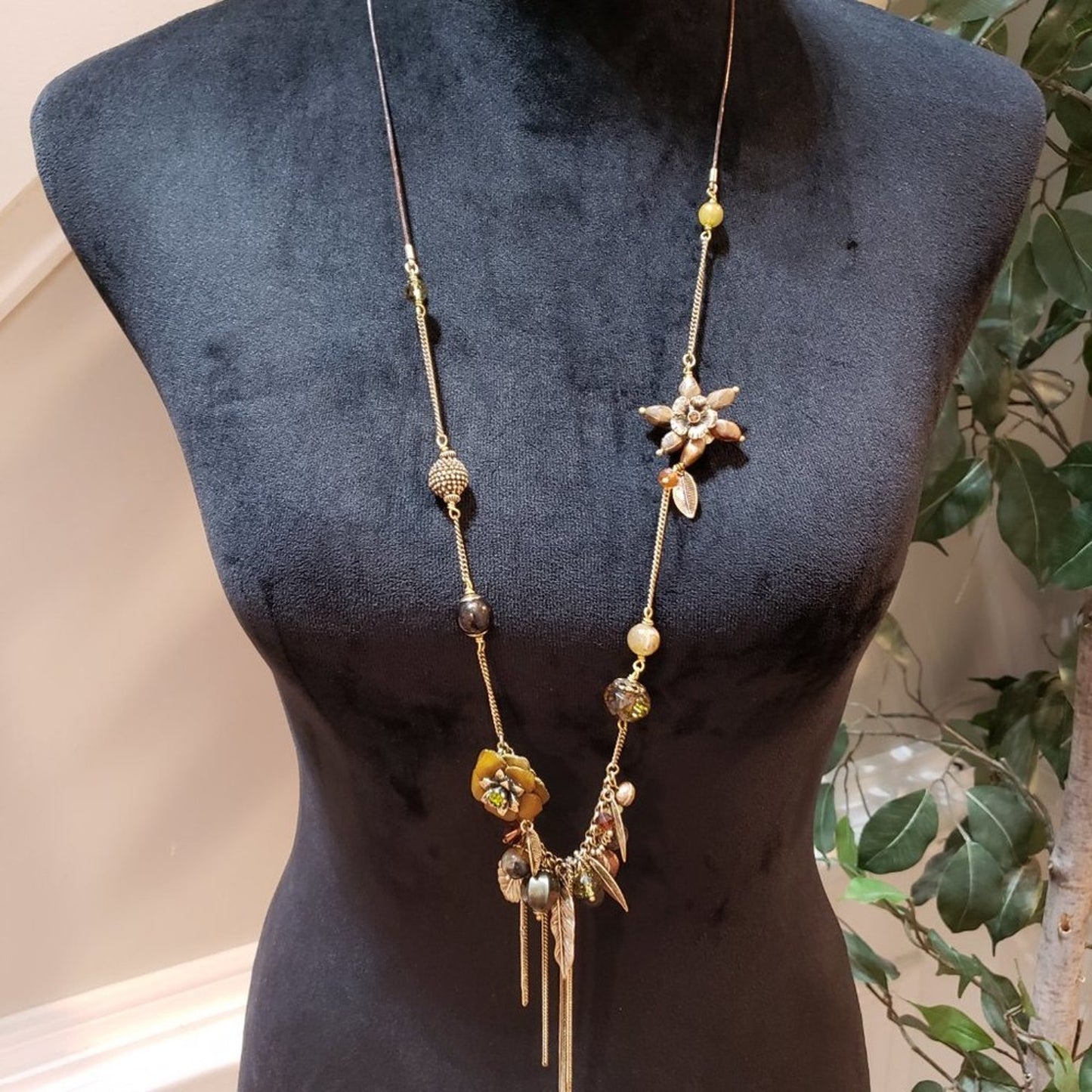 Bohm Women Fashion Gold Tone Flower Drop Pendant Collar Necklace w/Lobster Clasp
