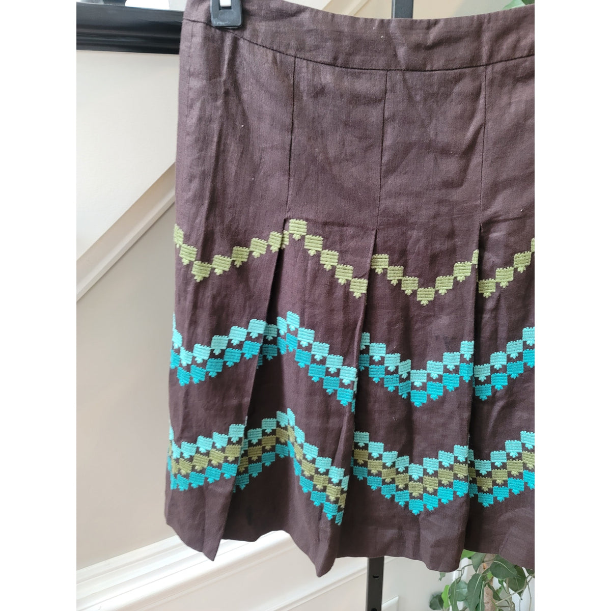 Loft Ann Taylor Mini Skirt Women's SZ 8P Brown Geometric Pleated Curved Hem