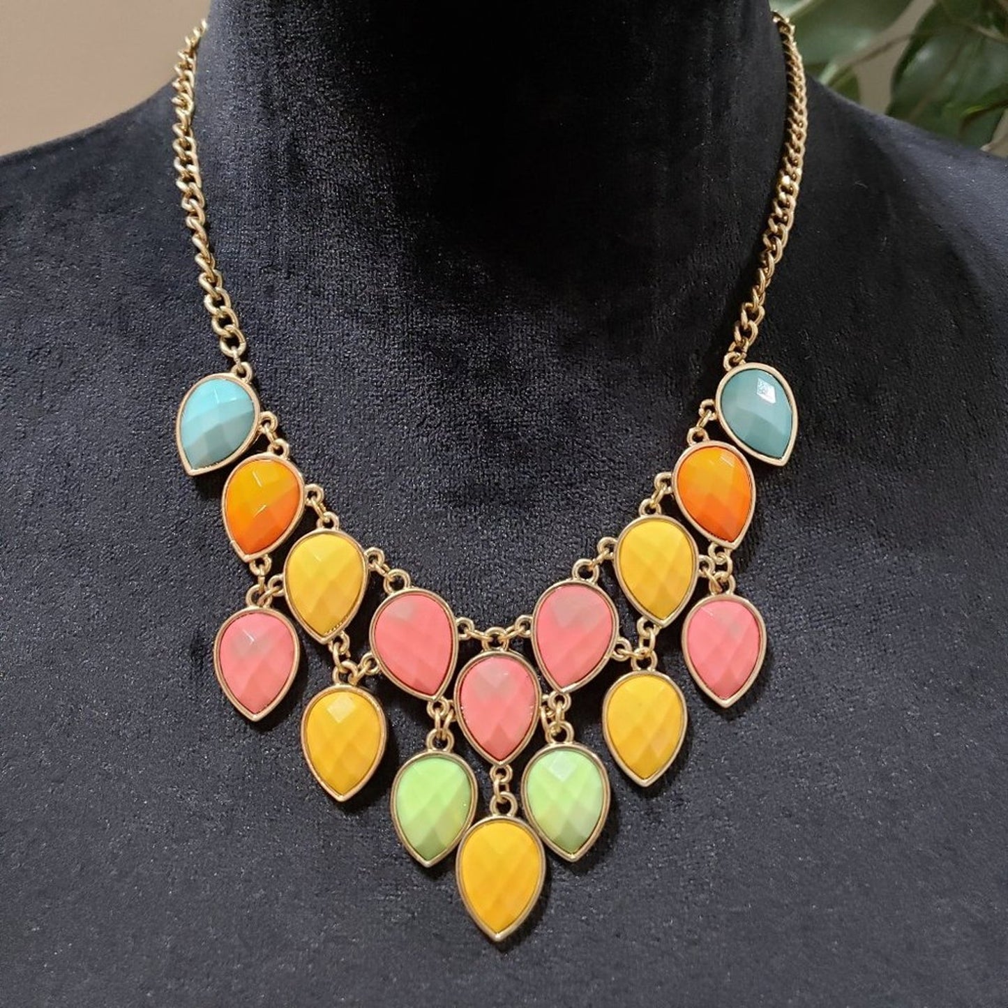 Womens Fashion Multicolor Faceted Teardrop Collar Necklace with Lobster Clasp