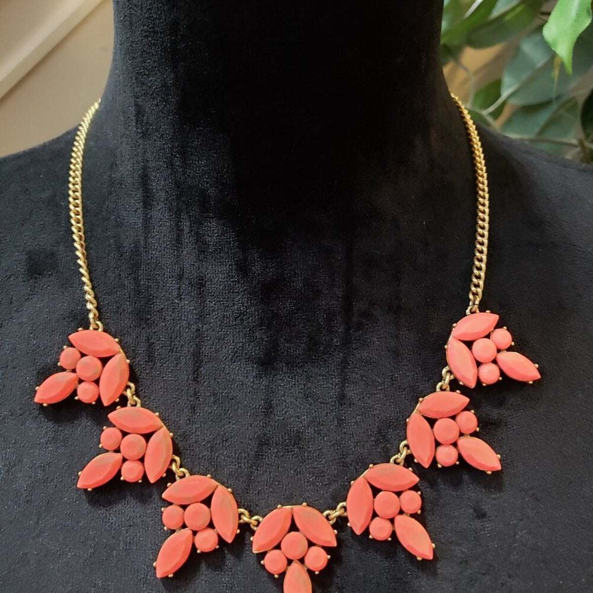 J.CREW Pink Beaded Necklace Womens Fashion Statement Jewelry with Lobster Clasp