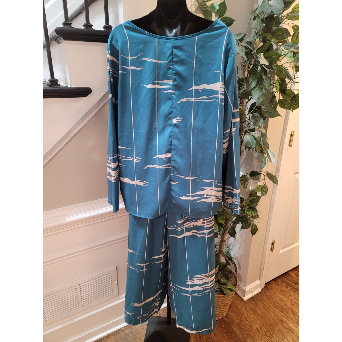 Co-Ord Set Women's Size XL Teal Blue Abstract Pleated Long Sleeve Boat Neck