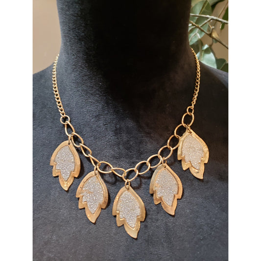 Women Fashion Gold Tone Shimmery Metal Leaves on Figaro Chain Statement Necklace