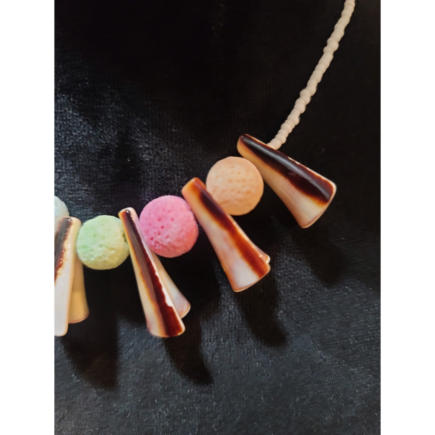 Women's Beaded Necklace With Shell Pendants And Multicolor Beads Magnetic Lock