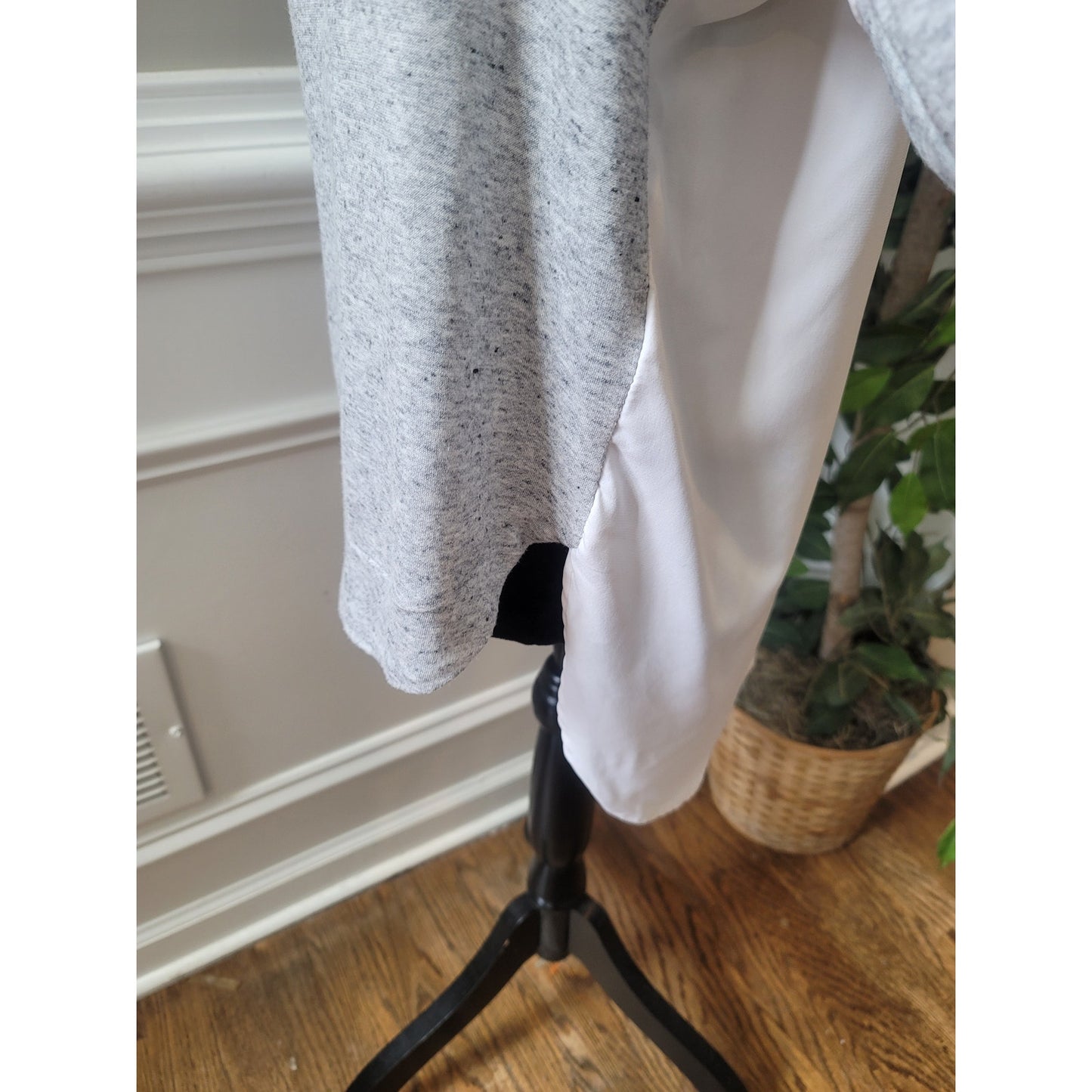 Soho Street Sweater Women's Size Medium Gray Long Sleeve Pullover Knit Casual