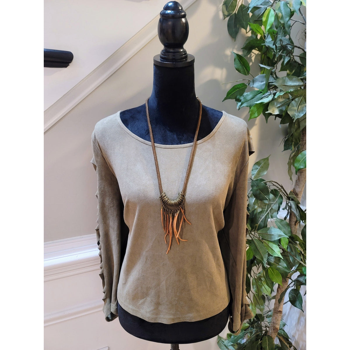 Fashion to Figure Blouse Women's 2X Olive Green Suede Scoop Cut-Out Full Sleeve