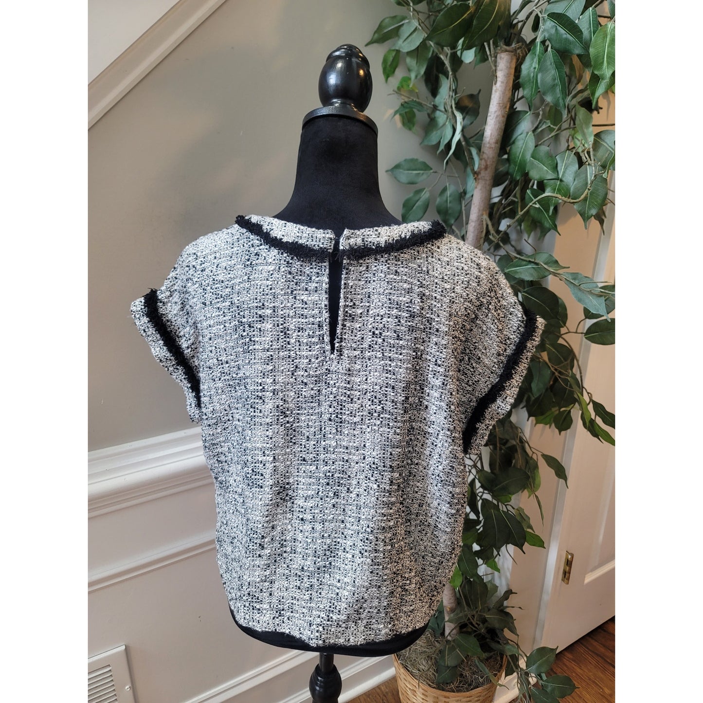 LOFT Short Sleeve Sweater Women Size M Black White Tweed Knit Blouse Workwear