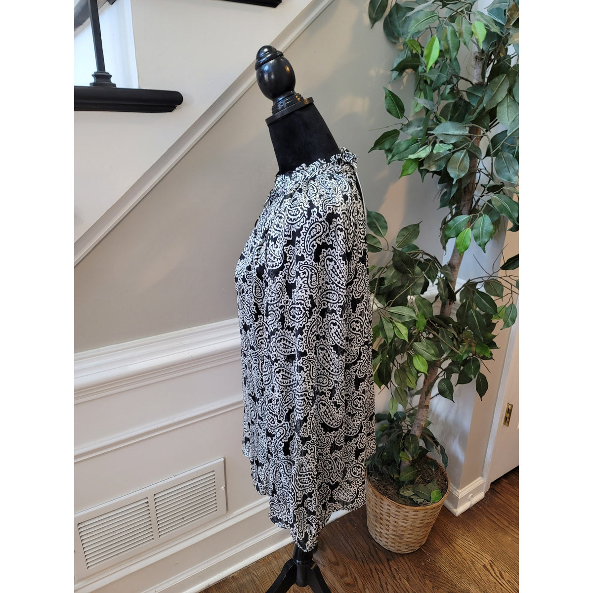 H&M Top XL Black White Paisley Ruffle Tie Split Neck Raglan Sleeve Casual Party