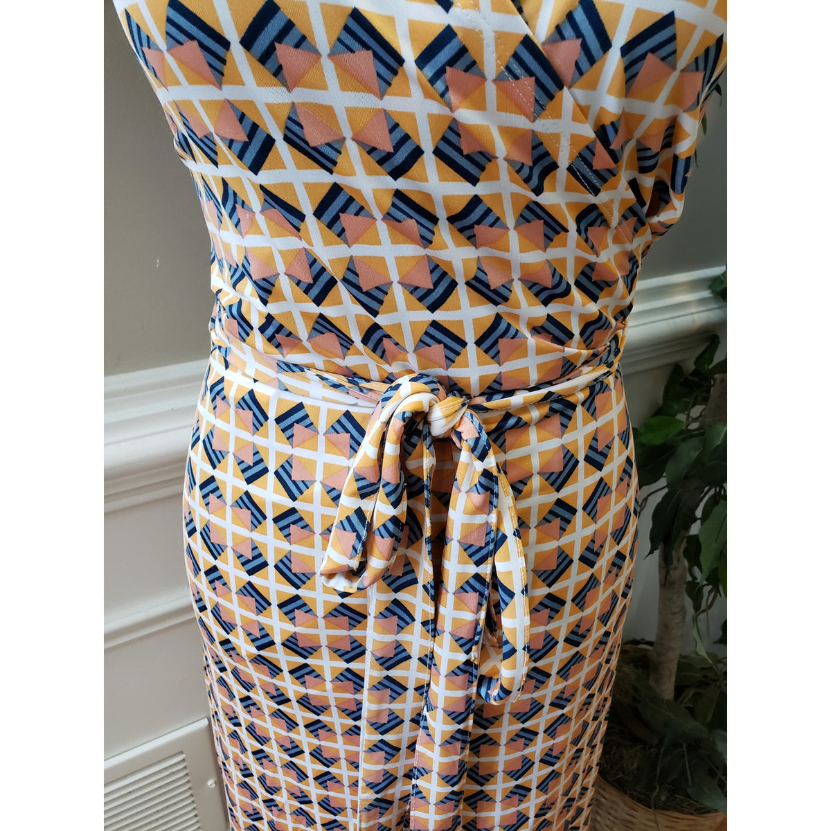 JustFab Dress Womens 1X Multicolor Sleeveless V-Neck Belted Geometric Print