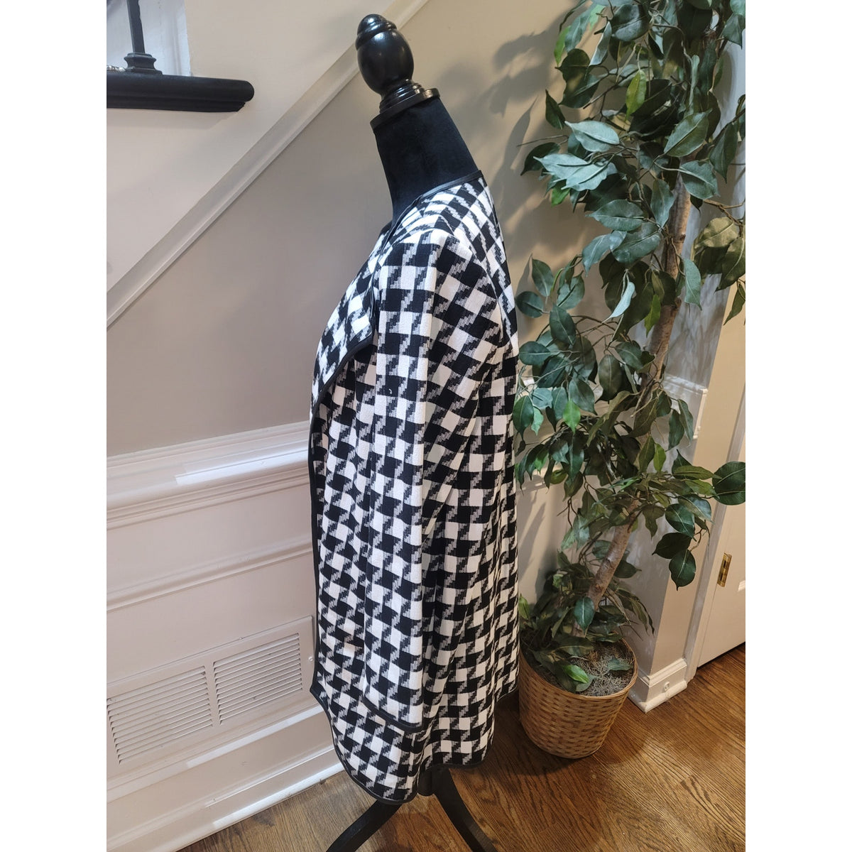 The Limited Duster Jacket Women's Size 6 White/Black Houndstooth Open Front Long Sleeve