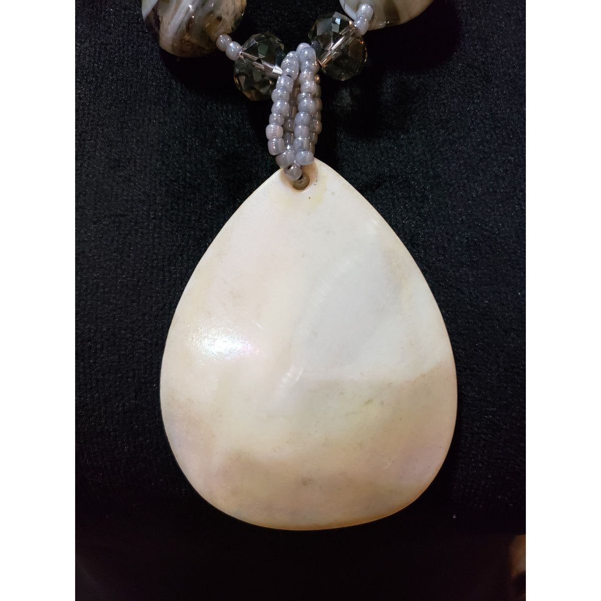 Womens Fashion Chunky Beads Mother of Pearl Teardrop Pendant Necklace w/ Lobster