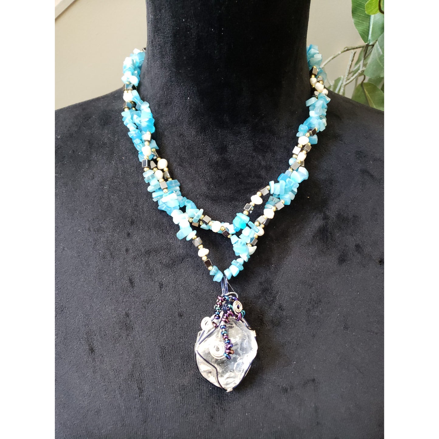 Women's Blue Beaded Pendant Necklace Handmade Gemstone Magnetic Clasp Jewelry
