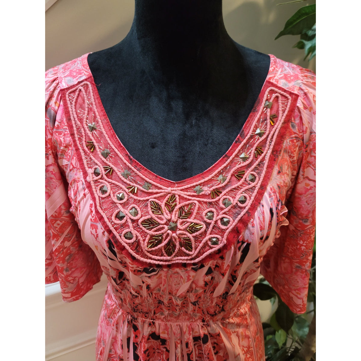 One World Blouse Top Women's Large Pink Floral Smocked Flutter Sleeve Scoop Neck
