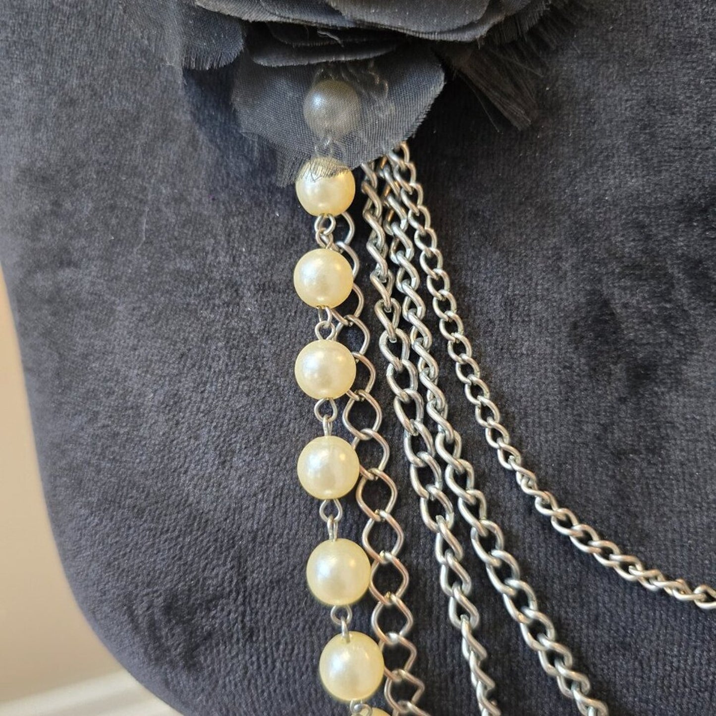 VTG Womens Ivory Pearl Silver Tone Chain Collar Flower Necklace w/ Lobster Clasp