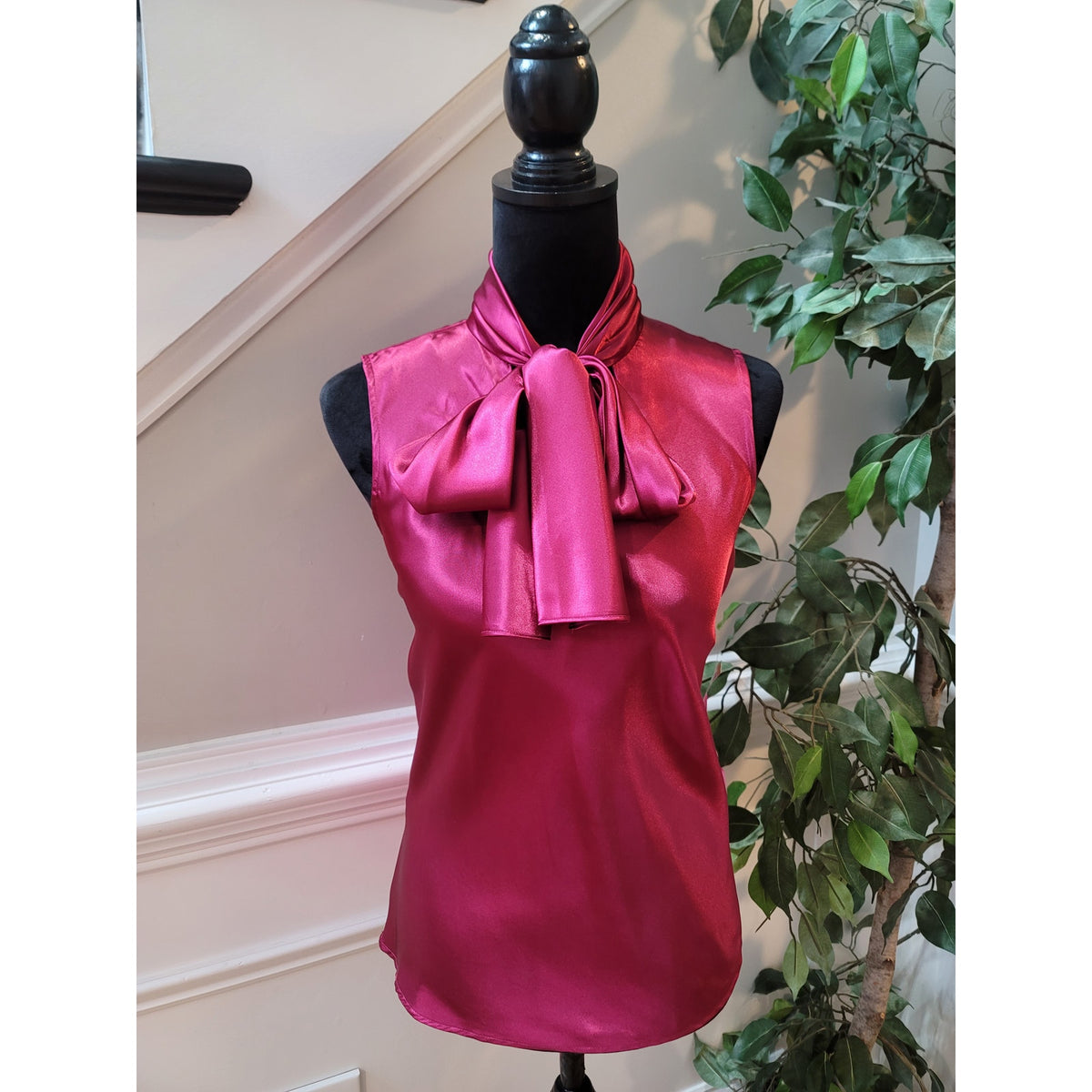 9&Co. Blouse Top Women's Small Fuchsia Magenta Satin Sleeveless Bow-Tie Neck