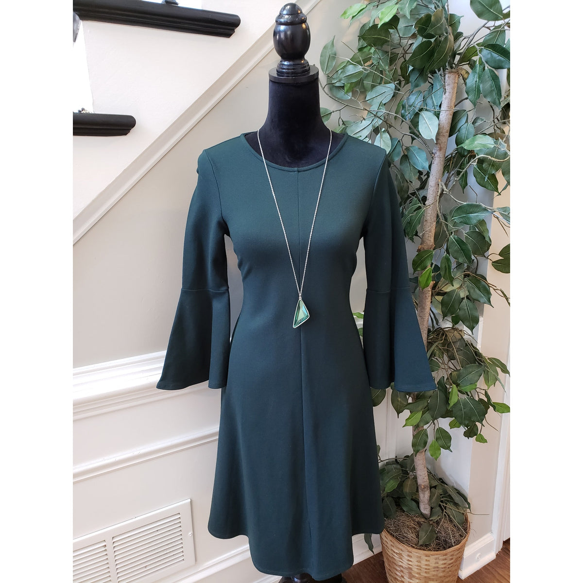 Isabella Oliver Shift Dress Women's Size 4 Olive Stretch Flare Sleeve Round Neck