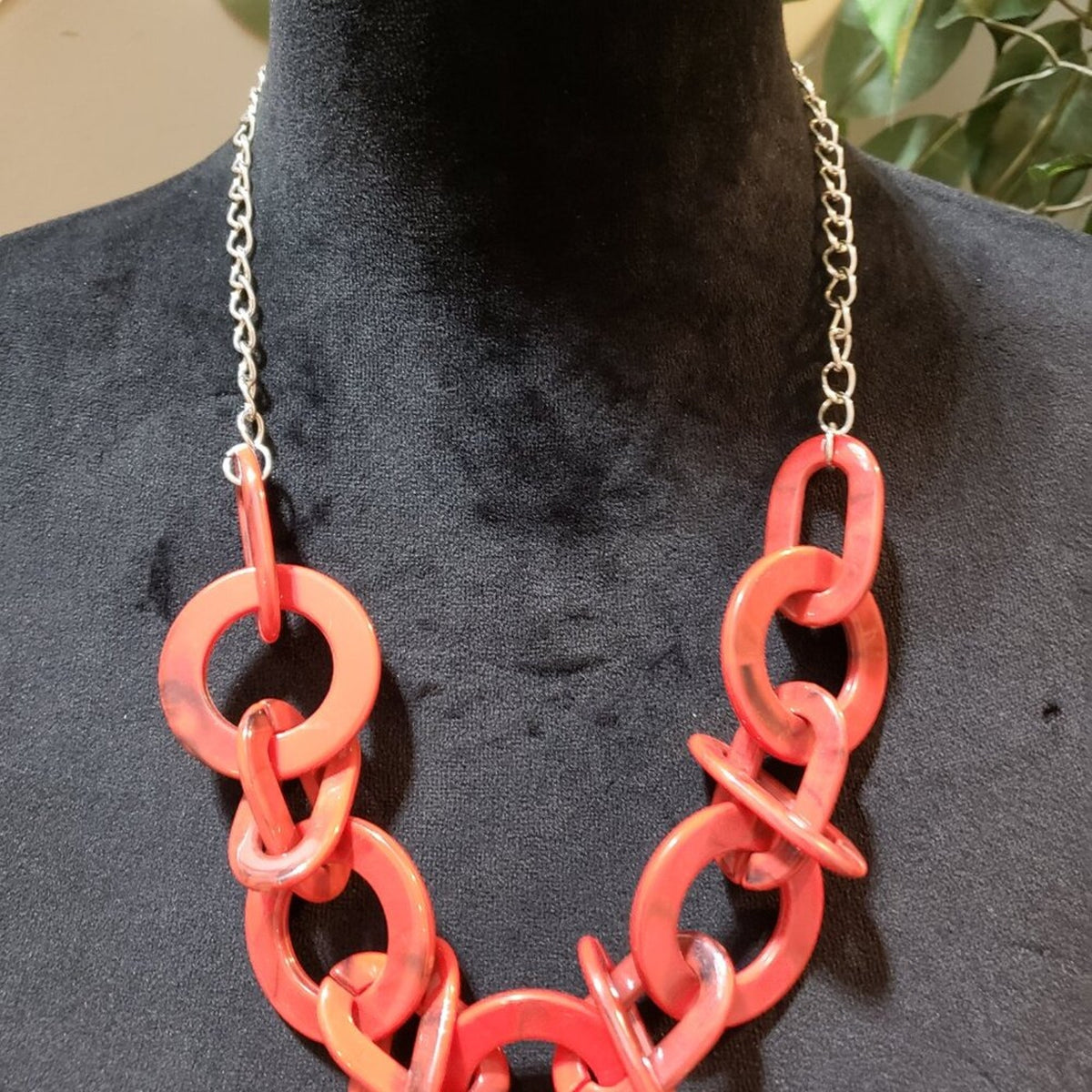 Womens Fashion Red Marble Twisted Link Chain Necklace Jewelry with Lobster Clasp