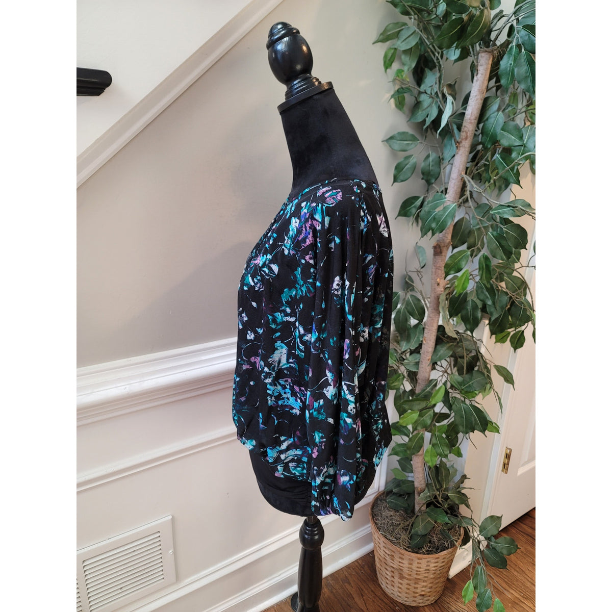 Jennifer Lopez Blouse Women's Medium Black Multicolor Floral Print Long Sleeve