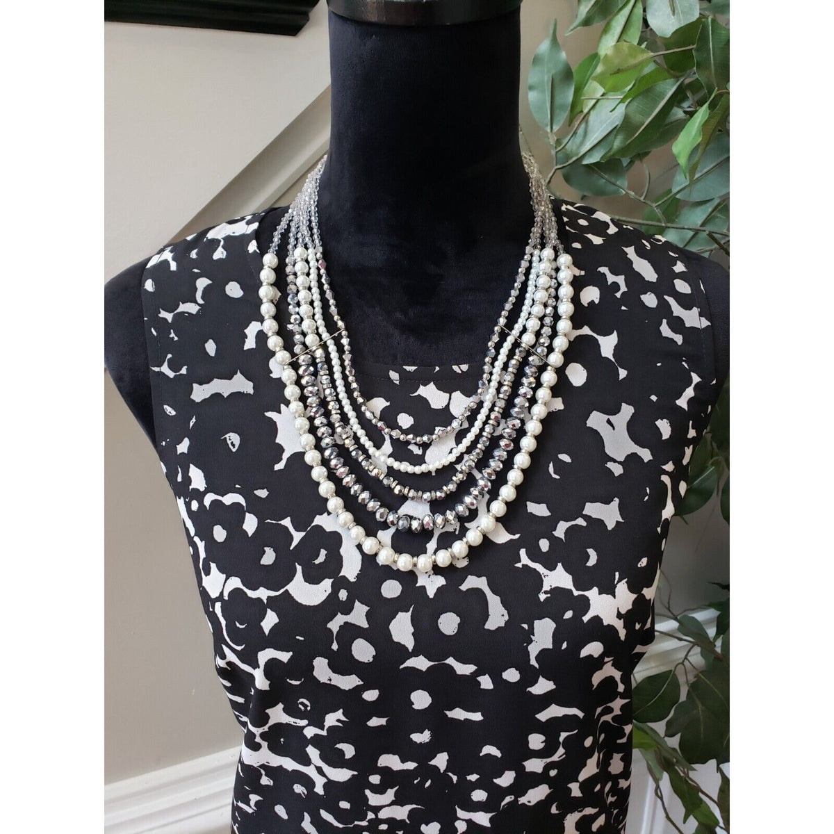 CAbi Women's White Black Floral 100% Polyester Round Neck Sleeveless Top Tank XS