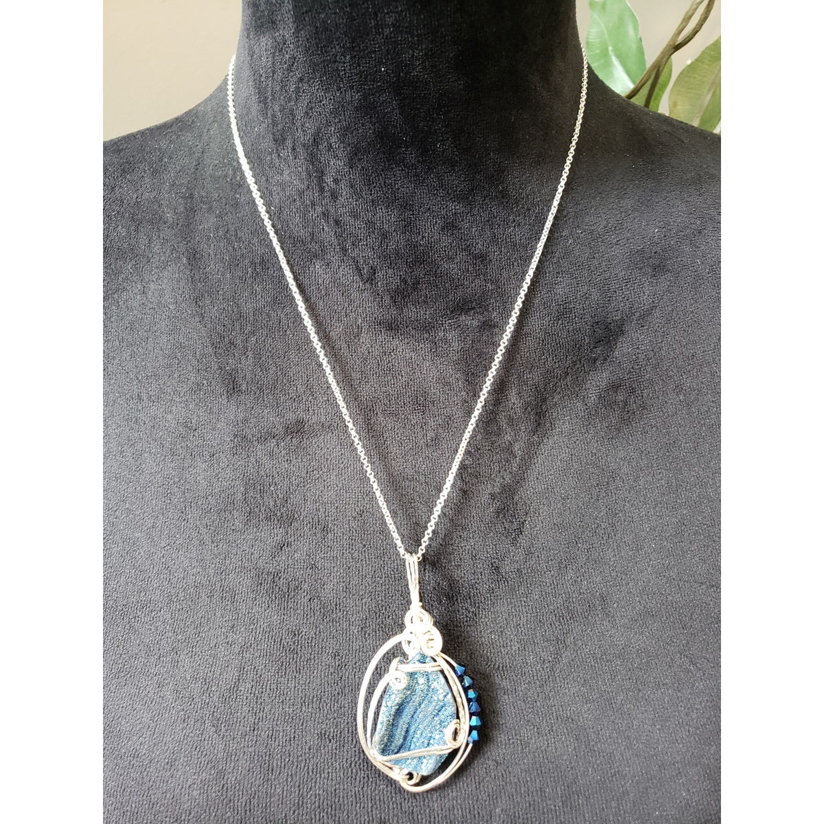 Women's Silver Tone Blue Druzy Pendant Necklace Wire Wrapped Lobster Clasp