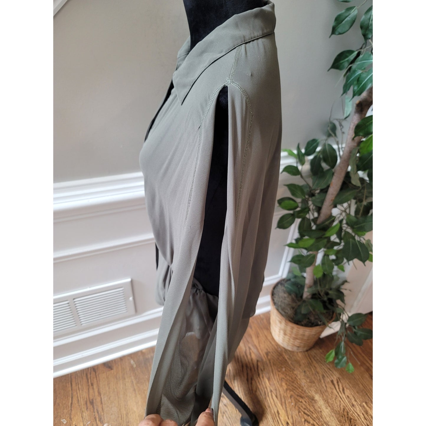 Chico's Blouse Women's Size 2 Large Olive Green Button Front Cold Shoulder