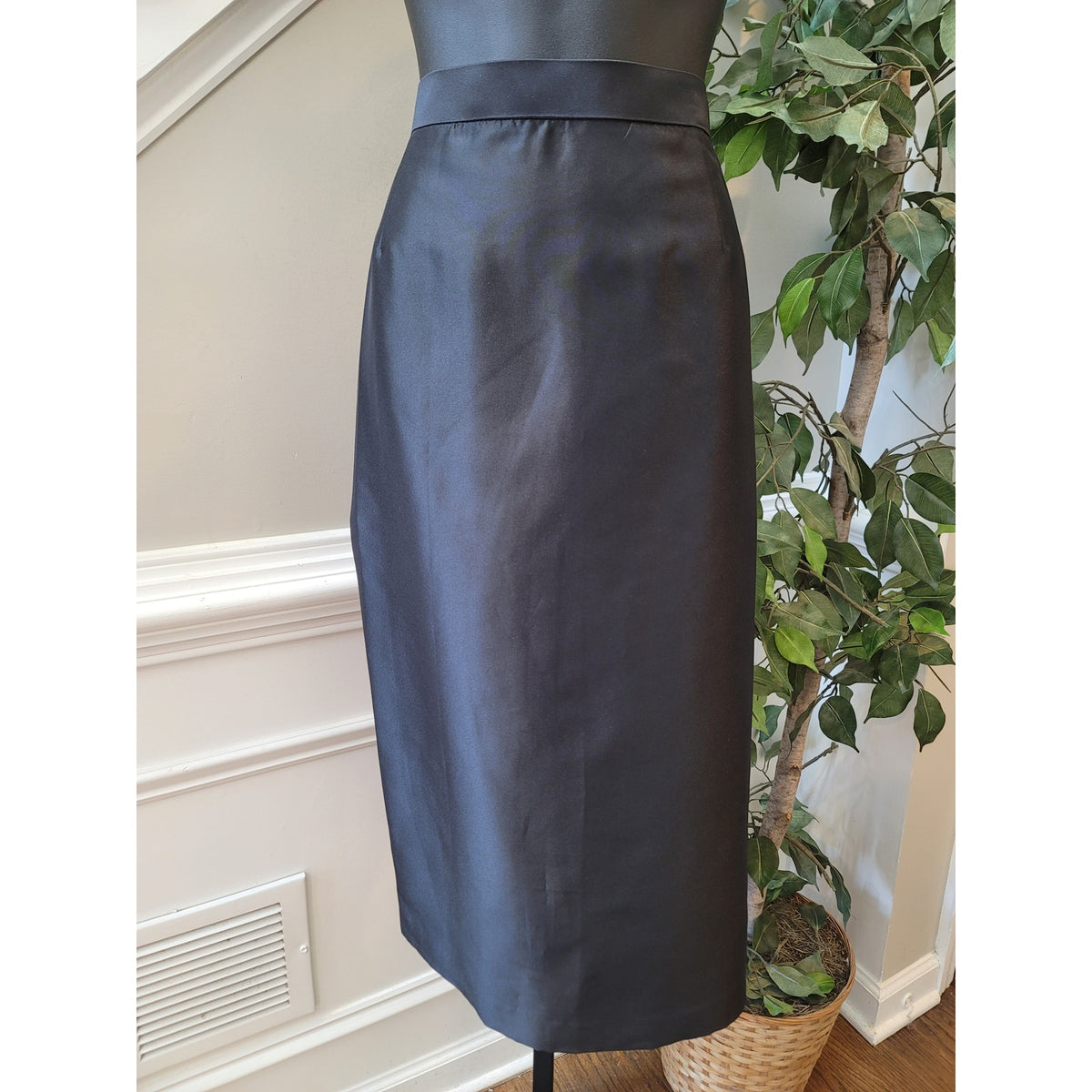 Luxe Skirt Suit Women's Size 18 Black Fringe Ribbon Back Zipper Fully Lined